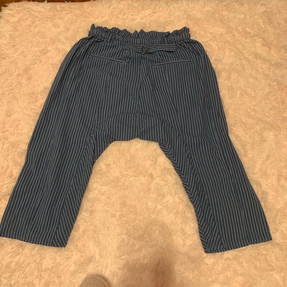 Free people drop crotch pin stripped pants
Size small with lots of stretch - Picture 5 of 7